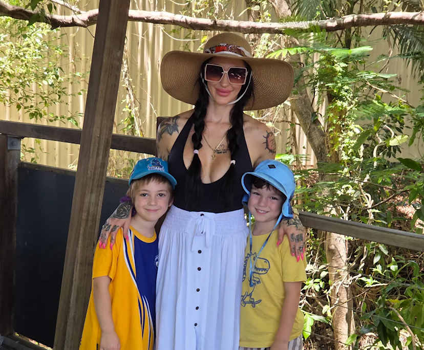 Jessie (34), $1,000, Non-smoker, Have children, and No pets