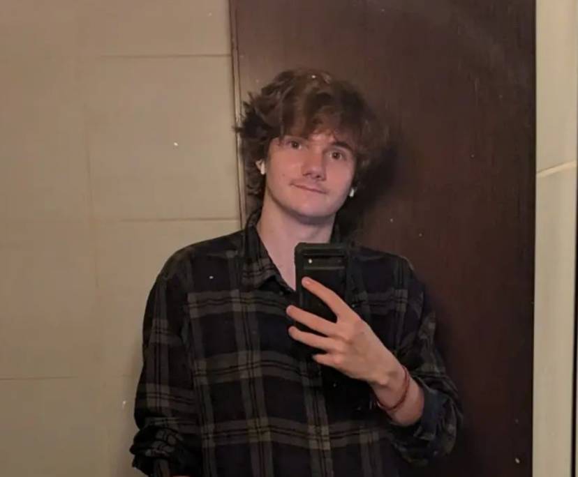 Tom (26), $300, LGBTQIA+, Non-smoker, No pets, and No children