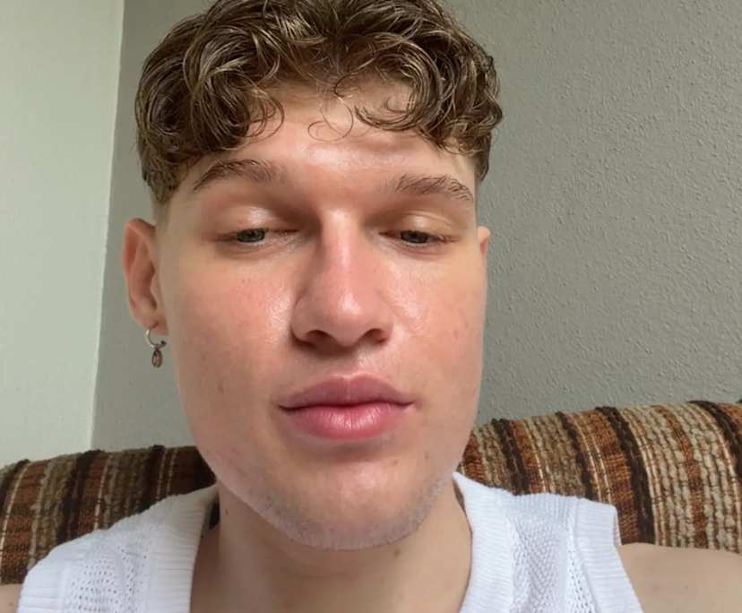 Alex (22), $350, LGBTQIA+, Non-smoker, Have pets, and No children