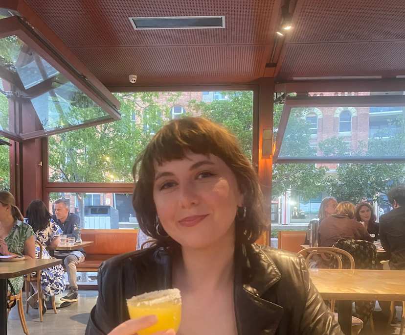 Lani (22), $315, Have pets, Non-smoker, and No children