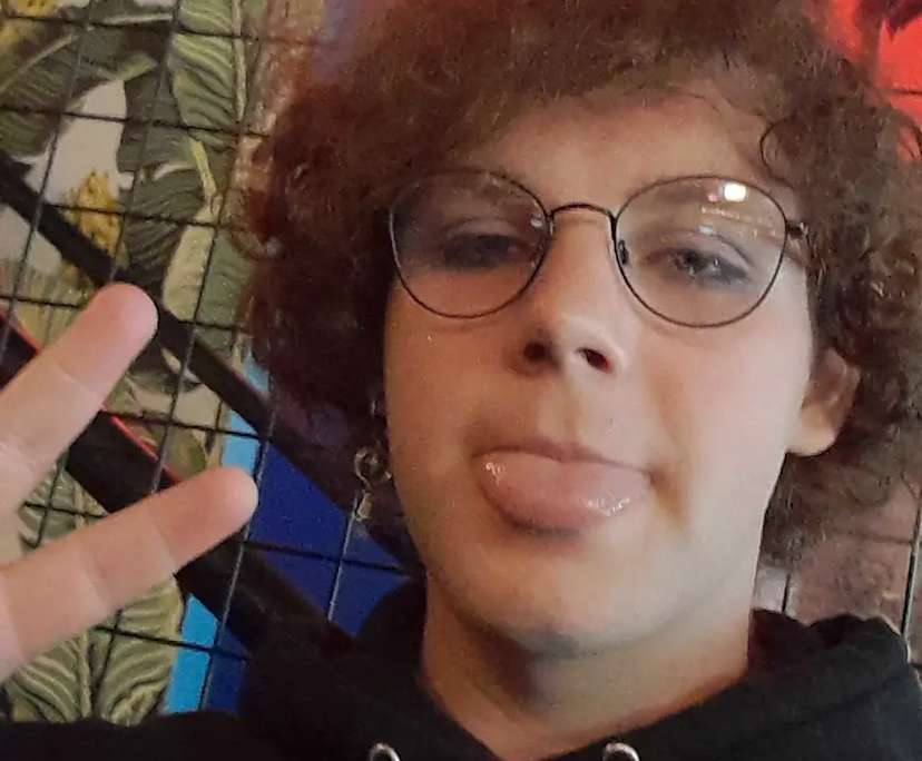 Azzy (22), $400, LGBTQIA+, Non-smoker, No pets, and No children