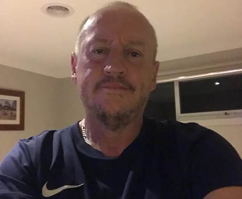 Brett (57), $280, Smoker, Have pets, and No children