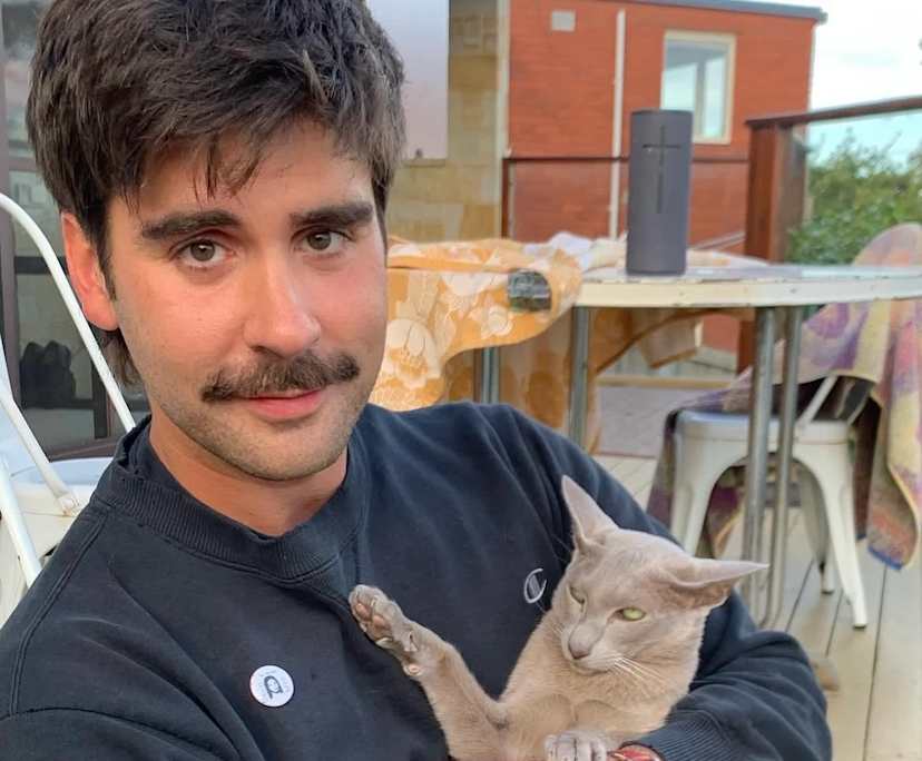 William (38), $300, Non-smoker, Have pets, and No children