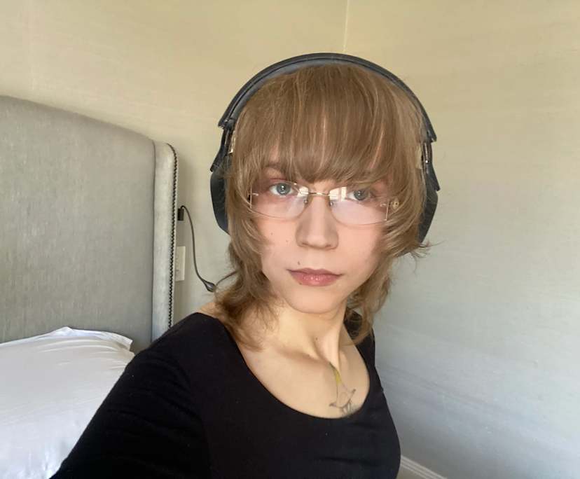 Finn (22), $380, LGBTQIA+, Non-smoker, Have pets, and No children