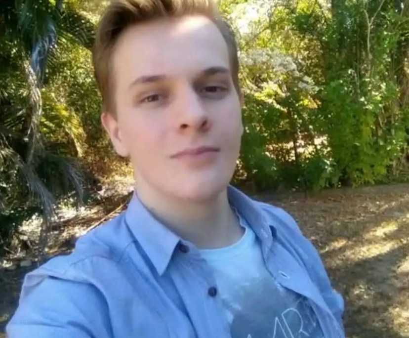 Quinn (25), $400, LGBTQIA+, Non-smoker, No pets, and No children