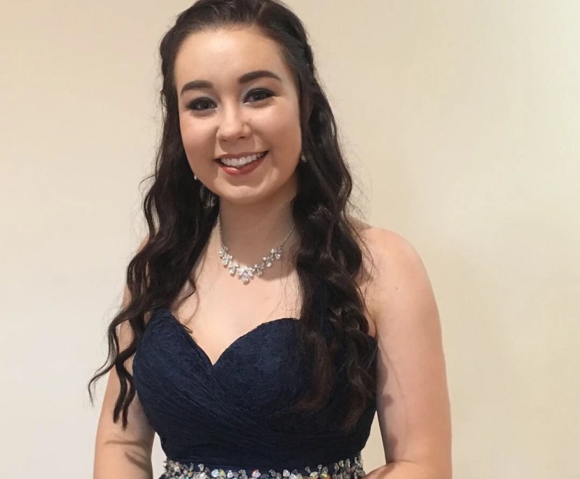 Ashleigh (24), $300, No pets, Non-smoker, and No children