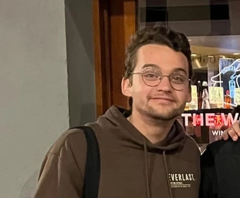 Nathan (28), $290, Non-smoker, No pets, and No children