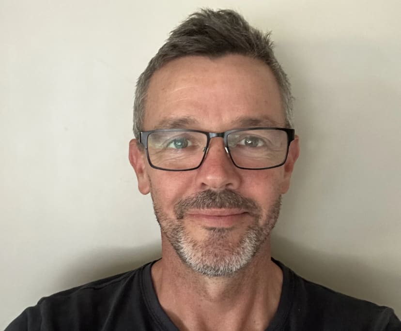 Tony (57), $500, Non-smoker, Have pets, and No children