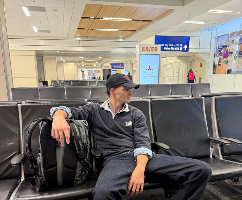 Hugo (21), $400, Non-smoker, No pets, and No children