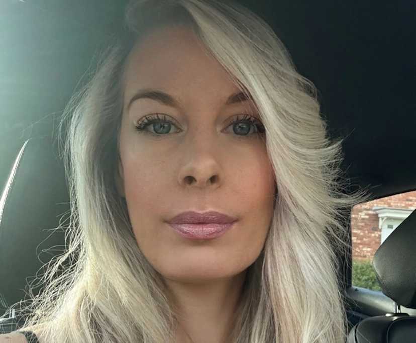 Joanne (38), $550, Non-smoker, No pets, and No children