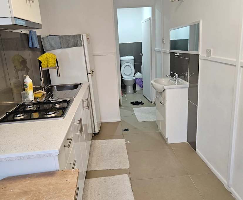 Nur (65), $400, Non-smoker, Have pets, and Have children