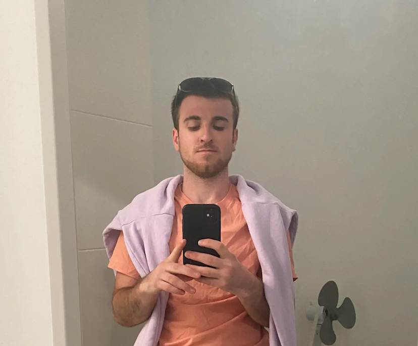 zak (23), $450, Non-smoker, Have pets, and No children
