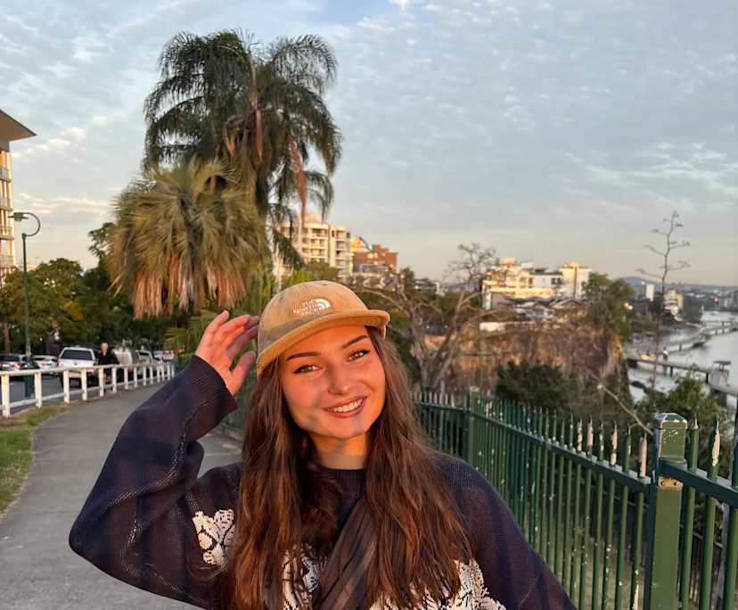 Valentine (26) and Johan (25), $400, 