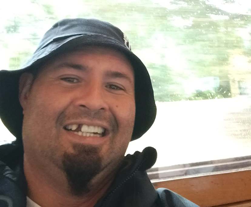 Hayden (43), $300, Non-smoker, Have children, and No pets
