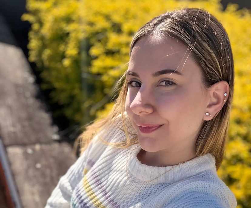 Manuela (32), $300, Non-smoker, No pets, and No children