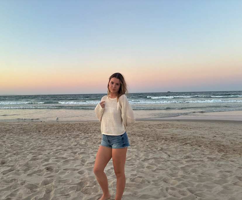 Olivia (21), $360, Non-smoker, No pets, and No children