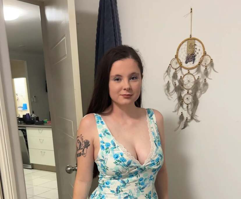 Chloe (22), $200, No pets, Non-smoker, and No children