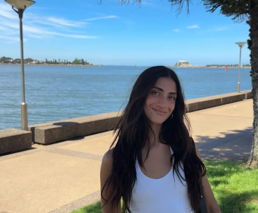 Sonia (28), $350, Non-smoker, No pets, and No children