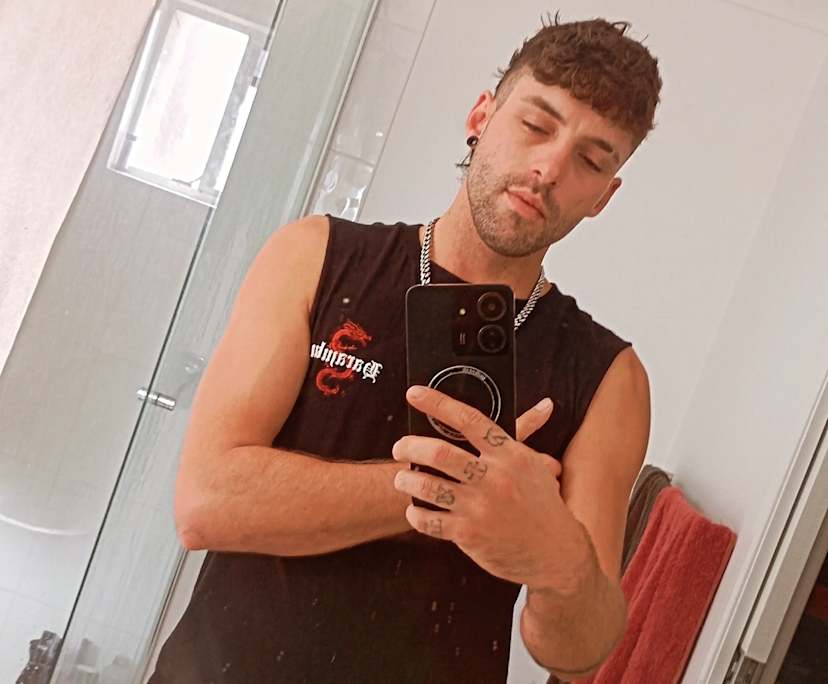 Peter (28), $300, Have pets, Smoker, and No children