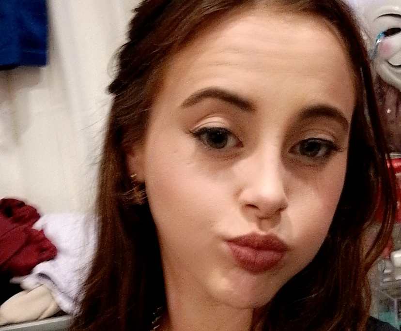 Skye czislowski (21), $350, LGBTQIA+, Smoker, Have children, and No pets