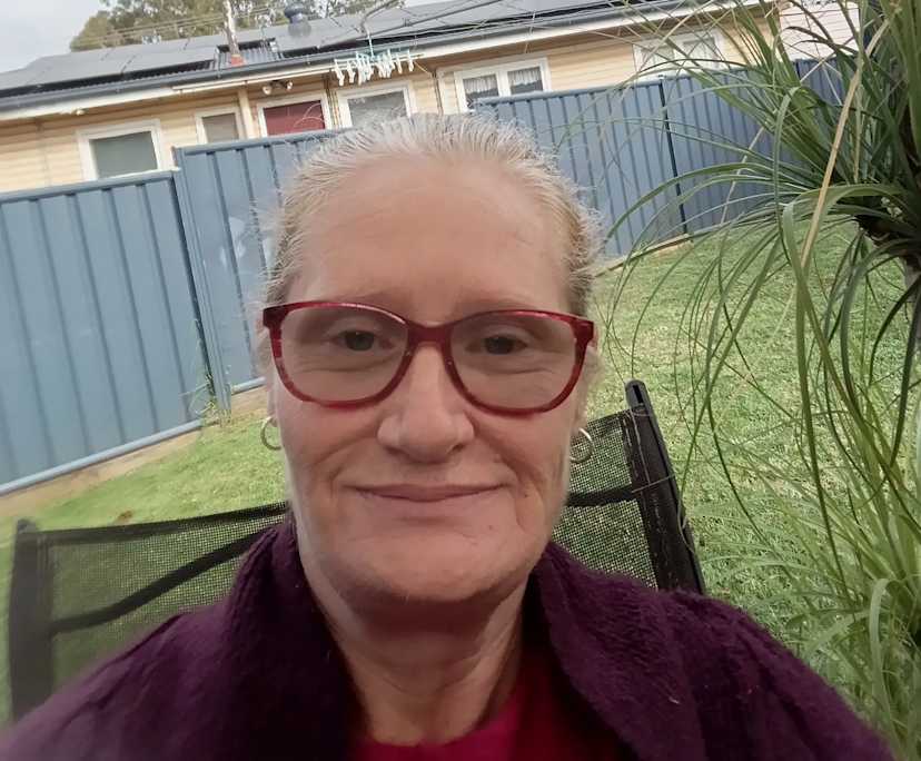 Helen (46), $300, No pets, Smoker, and No children