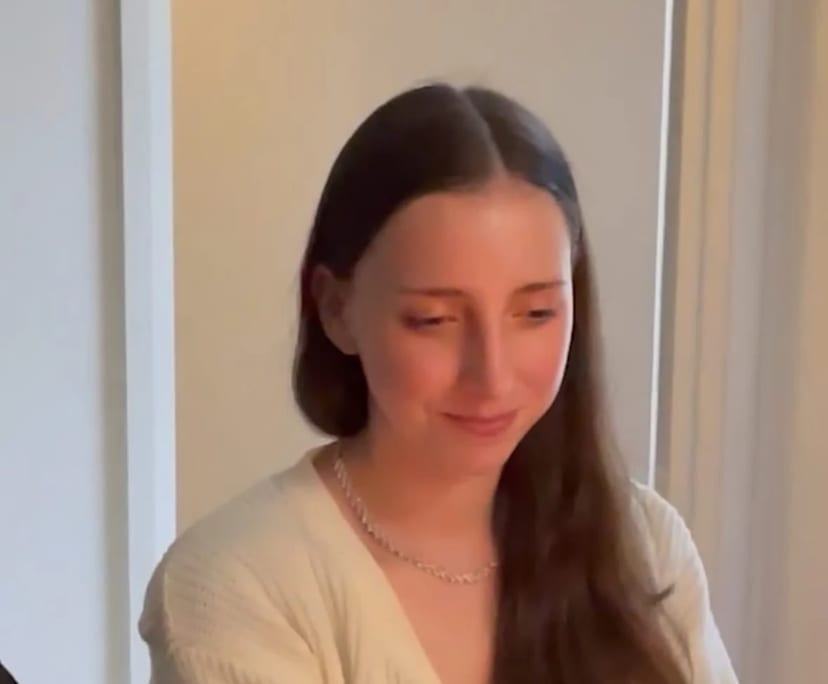 Chloe (20), $280, Non-smoker, Have pets, and No children