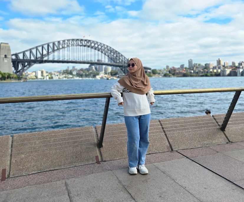 Fitri (31), $250, Non-smoker, No pets, and No children