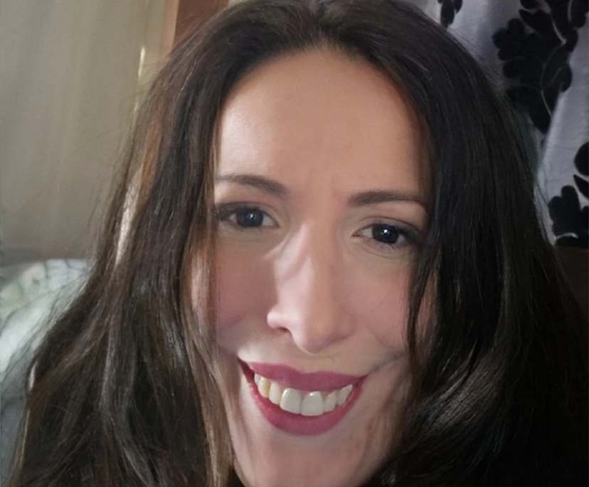 Kat (46), $160, Smoker, No pets, and No children