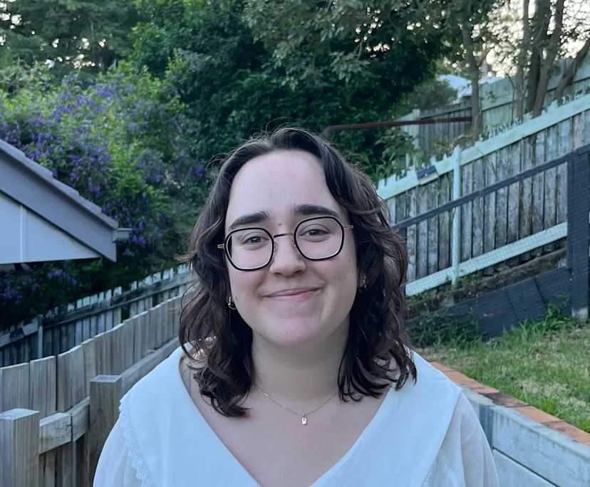 Izzy (22), $300, LGBTQIA+, Non-smoker, No pets, and No children