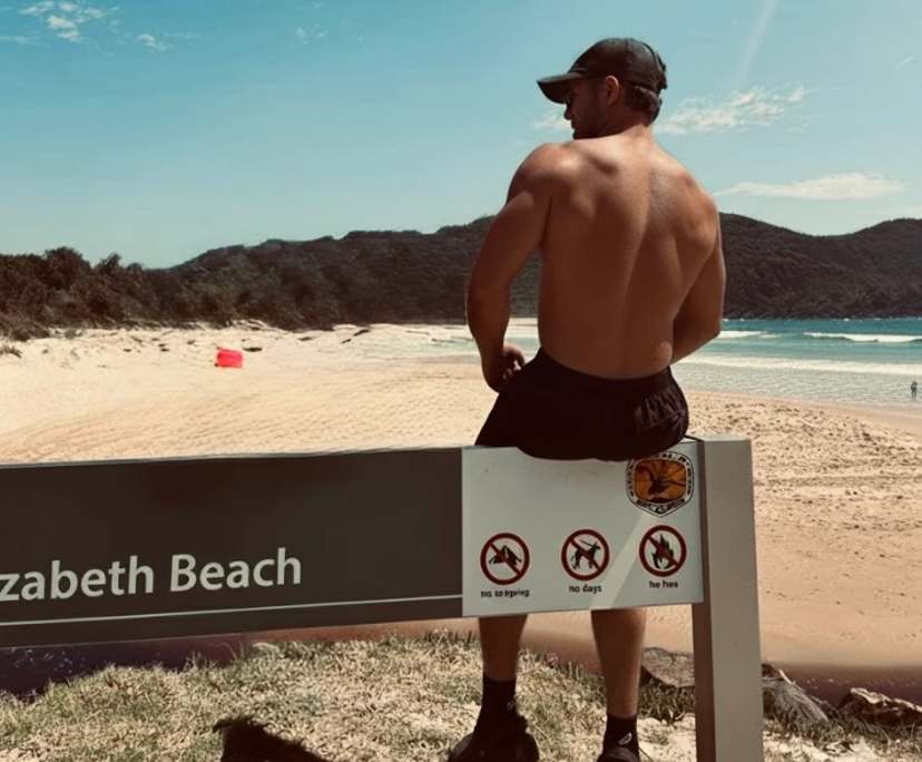 Alex (23), $450, Non-smoker, No pets, and No children