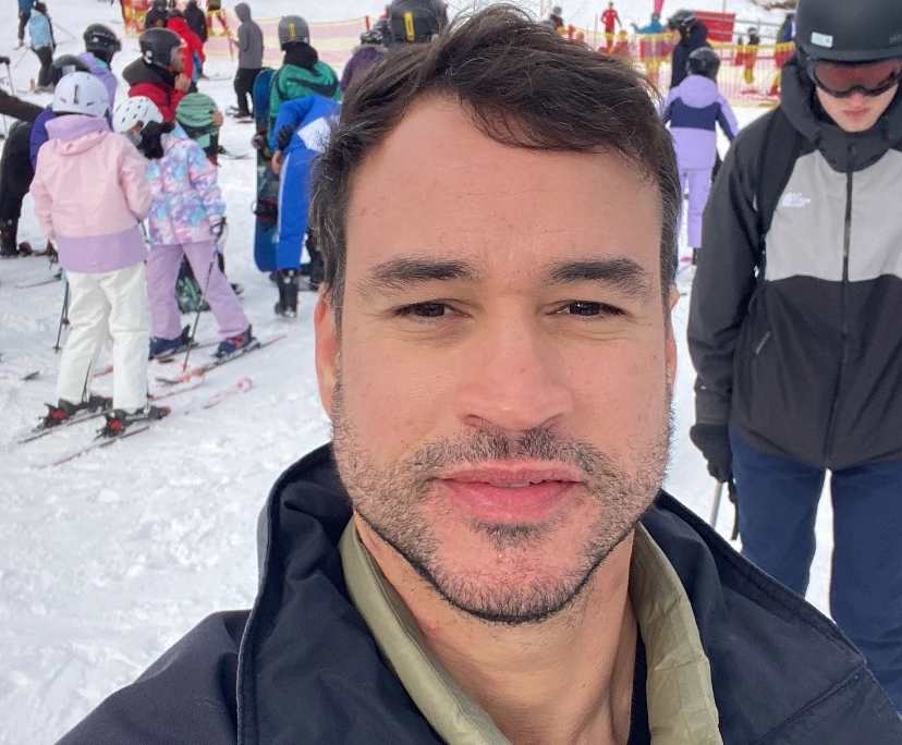 Felipe (33), $300, Non-smoker, Have pets, and No children