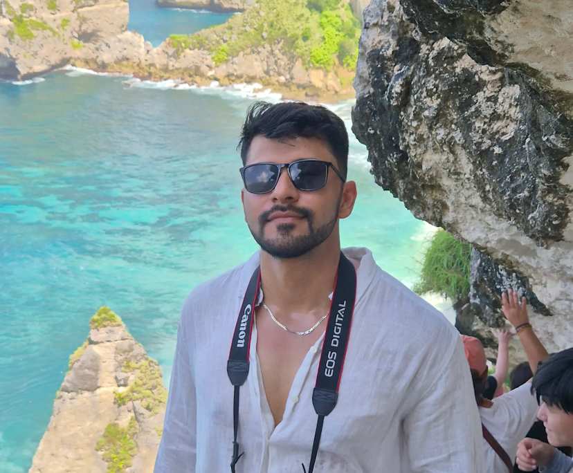 Manoel (28), $400, LGBTQIA+, Non-smoker, No pets, and No children