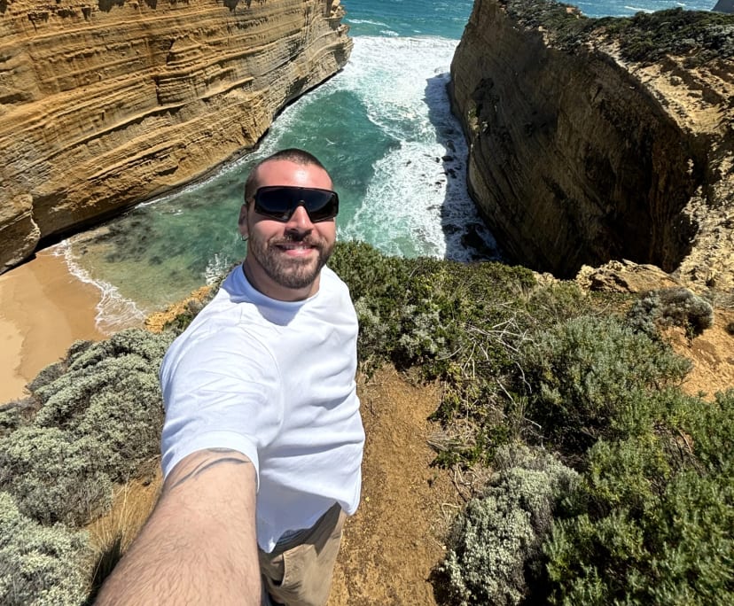 Roberto (24), $350, Non-smoker, No pets, and No children