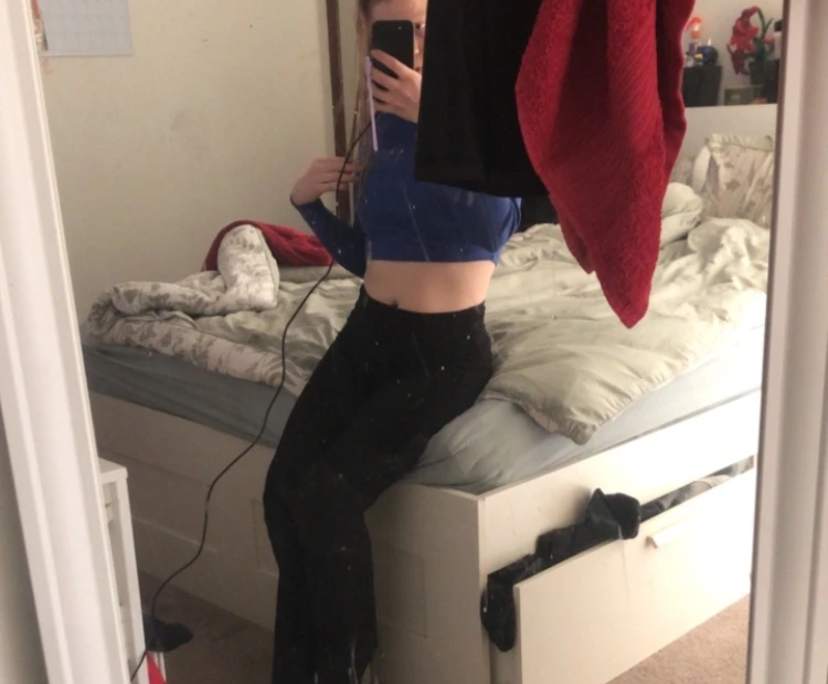Lillian (19), $200, Have pets, Smoker, and No children