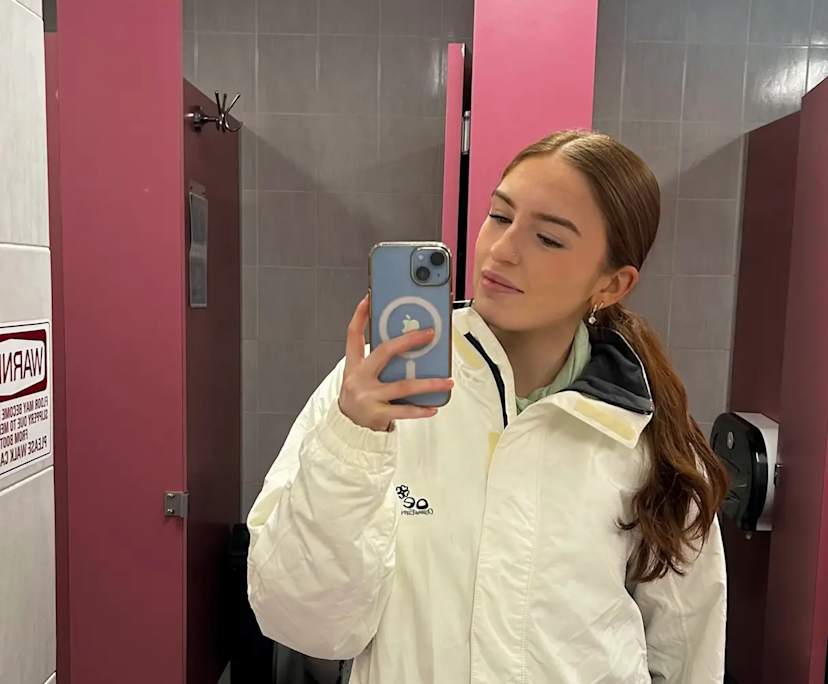 Izabelle (21), $250, No pets, Non-smoker, and No children