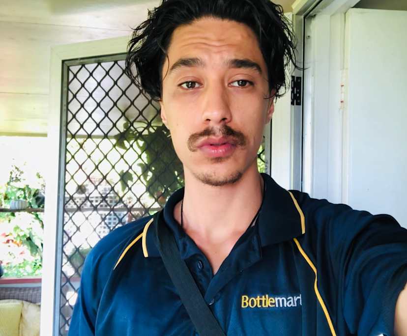 Jacob (32), $400, Have children, Smoker, and No pets