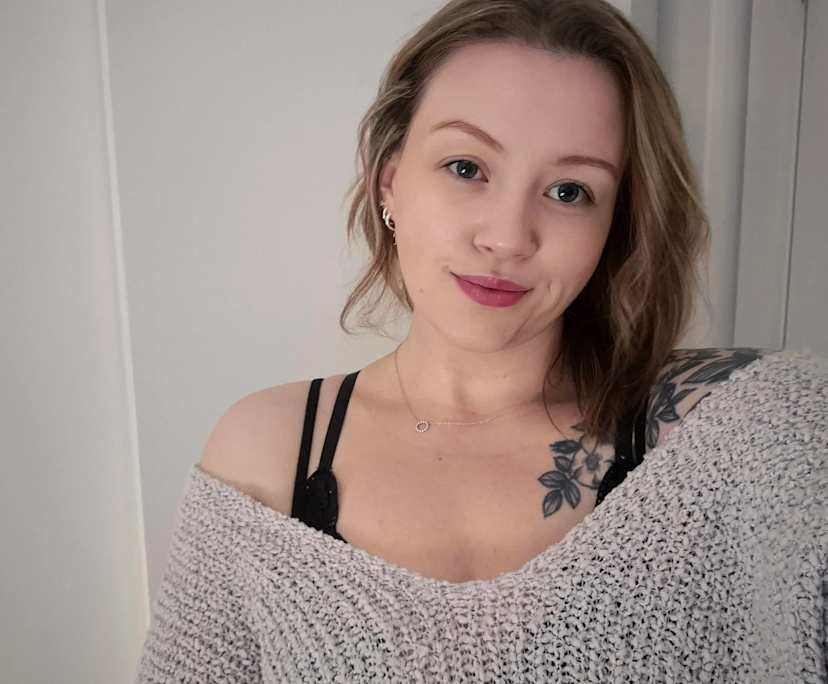 Emma (29), $250, Non-smoker, No pets, and No children