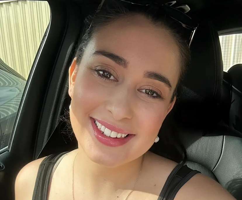 Alexia (29), $550, Have pets, Non-smoker, and Have children
