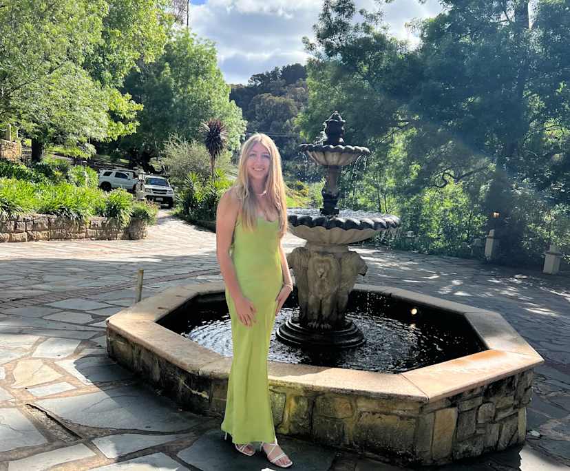 Kate (20), $250, Have pets, Non-smoker, and No children