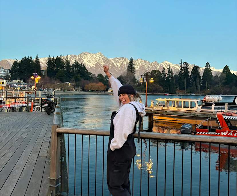 Isobel (29), $300, Non-smoker, No pets, and No children