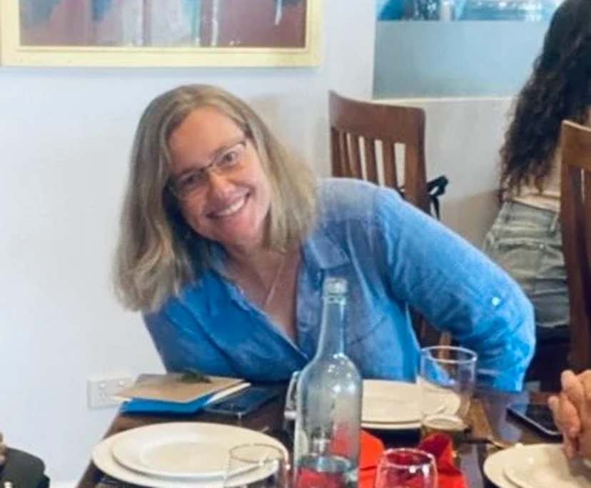 Suzie (47), $350, Non-smoker, No pets, and No children