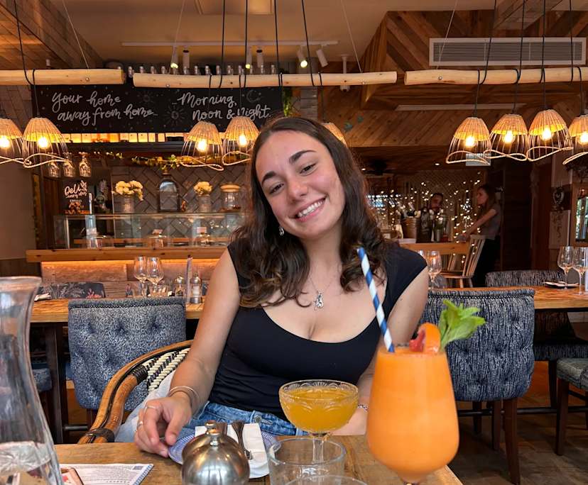 Javana (21), $300, Non-smoker, No pets, and No children