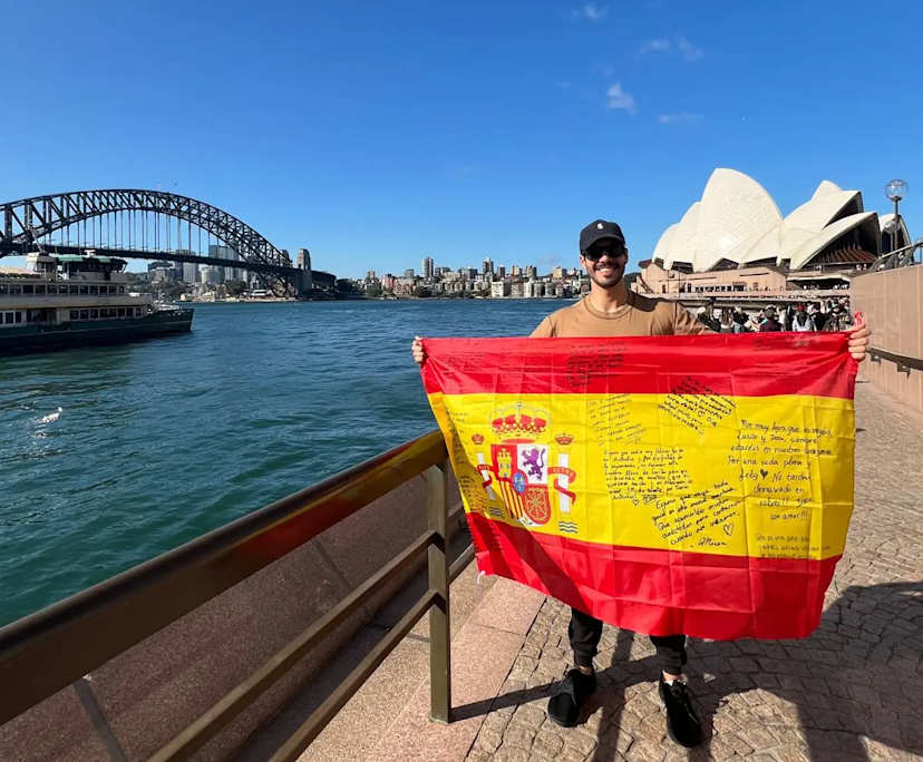 Daniel (29), $300, No pets, Non-smoker, and No children