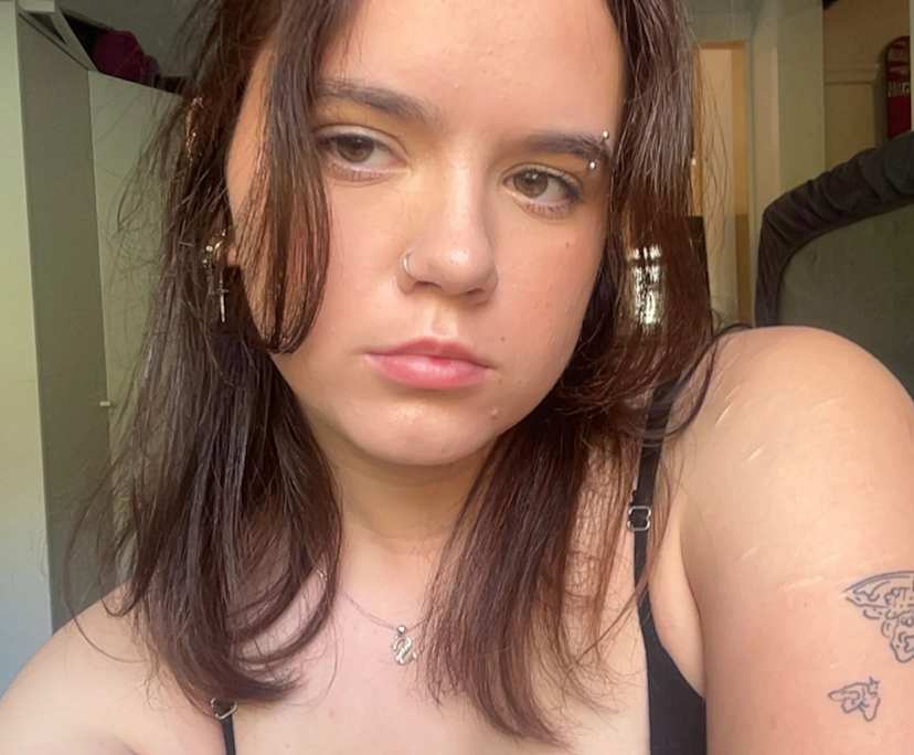 Sophia (18), $300, Non-smoker, No pets, and No children