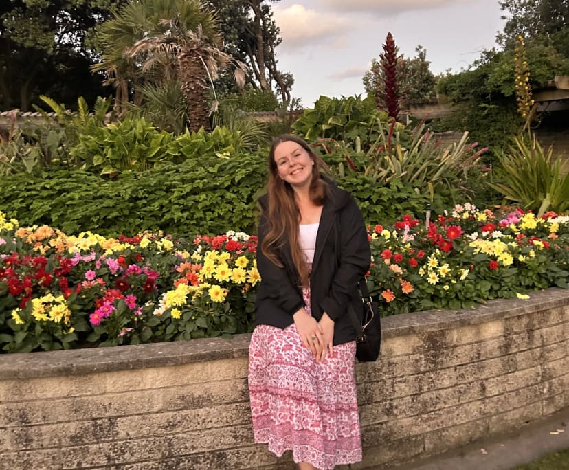 Marlee (28), $400, Non-smoker, Have pets, and No children