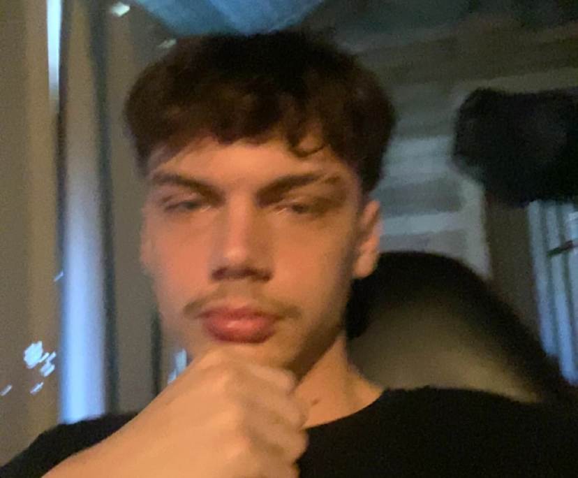 Jackson (21), $400, Smoker, Non-smoker, Have pets, and No children