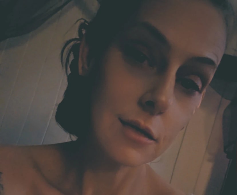Shanna (46), $400, Non-smoker, No pets, and No children
