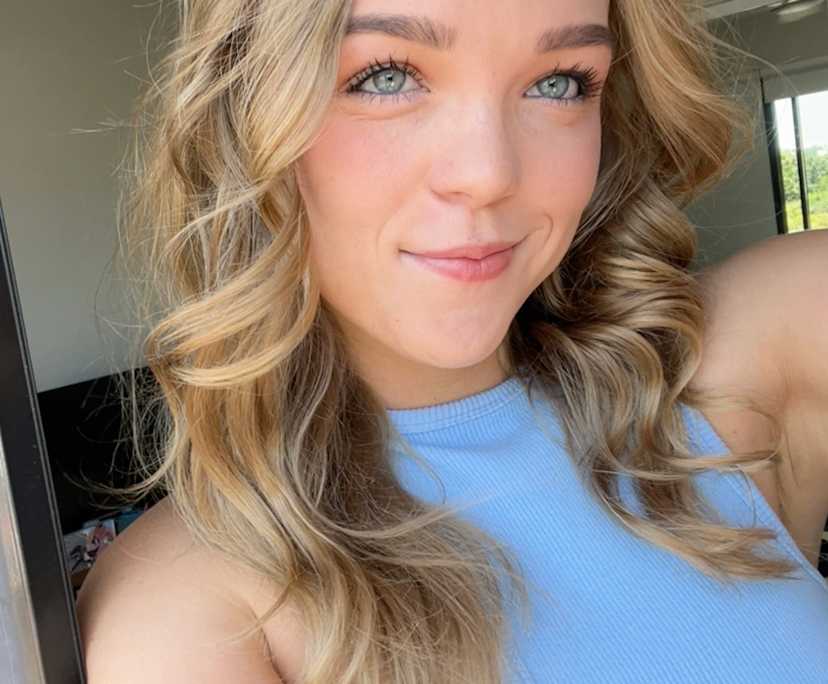 Tia (23), $400, Non-smoker, No pets, and No children