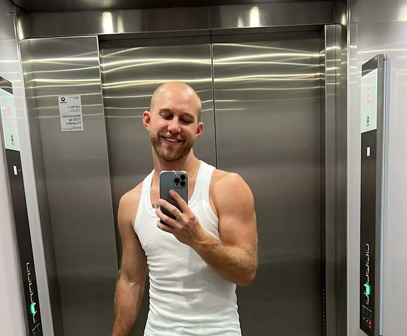 Ross (29), $550, LGBTQIA+, Non-smoker, No pets, and No children