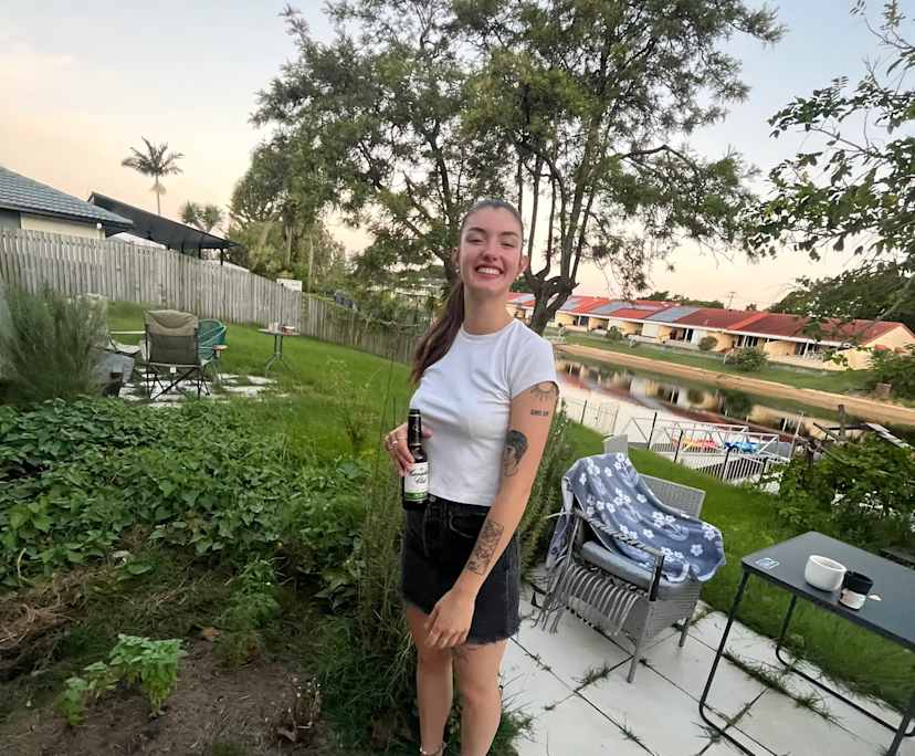 Loredana (23), $500, Non-smoker, No pets, and No children